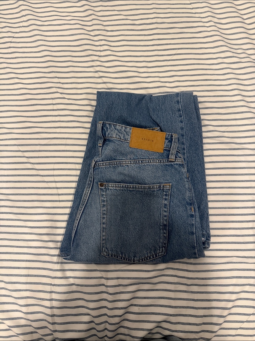 Divided Curvy Fit Wide Ultra High Jeans - Picture 2 of 3